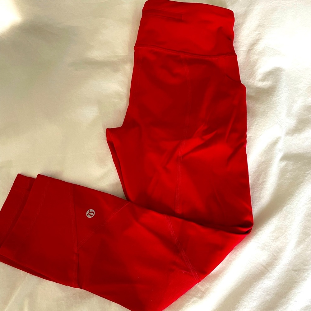 Lululemon Crop Leggings with side pockets Size 4